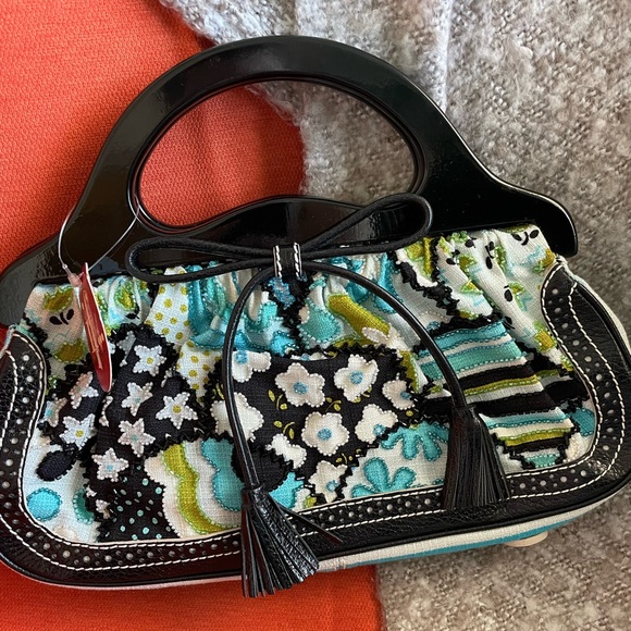 Beautiful Isabella Fiore Clutch - Picture 1 of 5